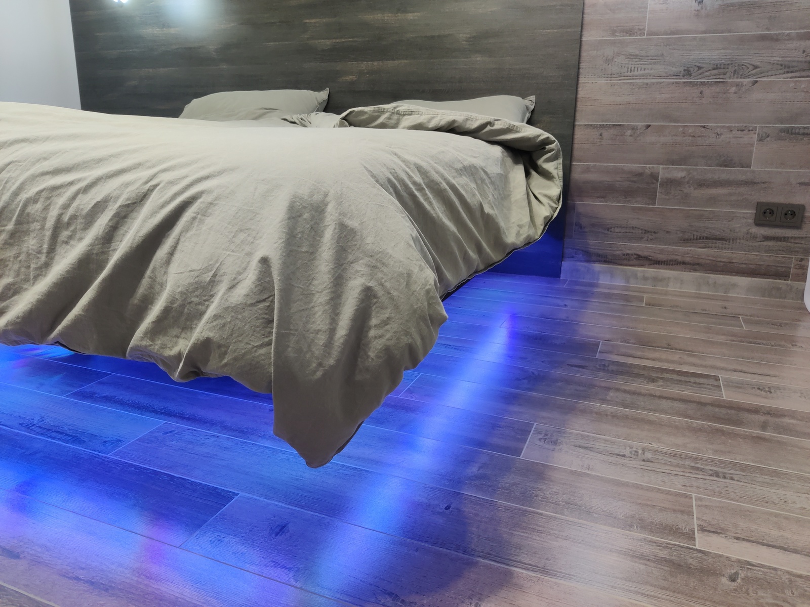 Парящие кровати TwoSky. Какая подсветка у парящей кровати? фото